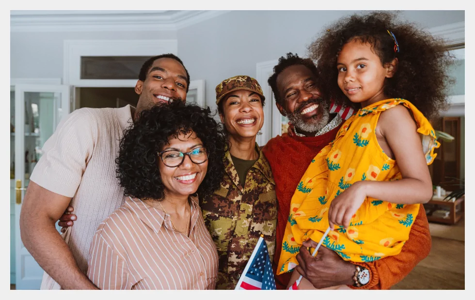 Familia diversa sonriendo Familia diversa sonriendo