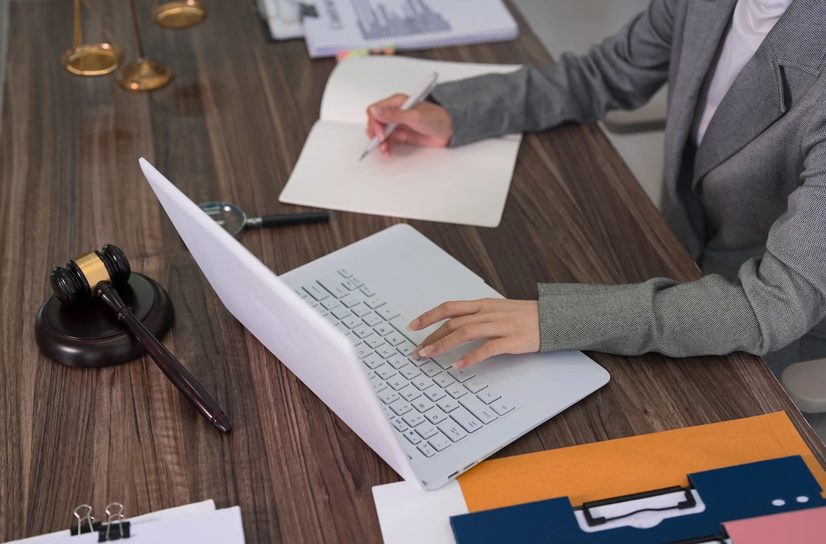 Lo que se pierde al transcribir conversaciones bilingües: el cambio de código