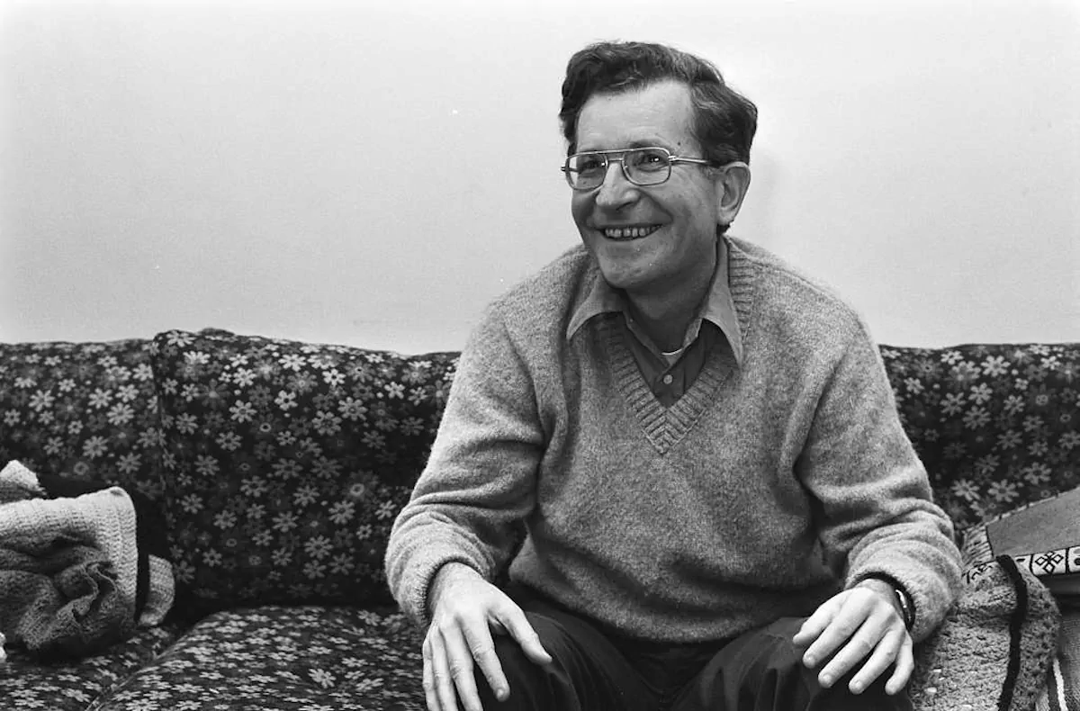 Noam Chomsky y la teoría de la gramática universal